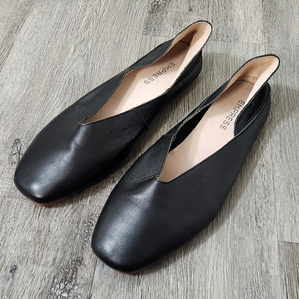 Empress Bindya Comfi  Black Flats  Women's Loafers‎